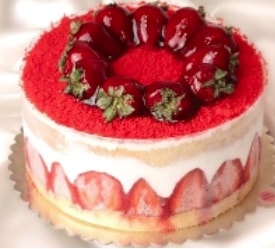 Çilekli Mois Pasta Enfes Krema ve Kek pasta