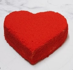 Kırmızı Kalp Şeklinde 6-9 Kişilik Butik Yaş Pasta pasta